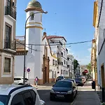 Acogedor Apartamento En Semisotano Con Patio Y Cerca De La Plaza De Espana
